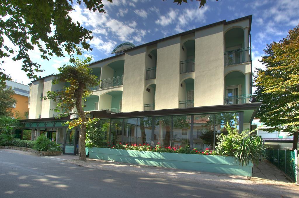 Hotel Giamaika Cesenatico Exterior foto