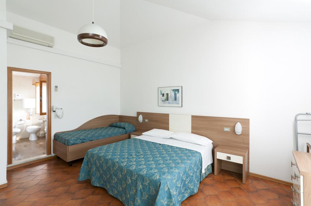 Hotel Giamaika Cesenatico Habitación foto